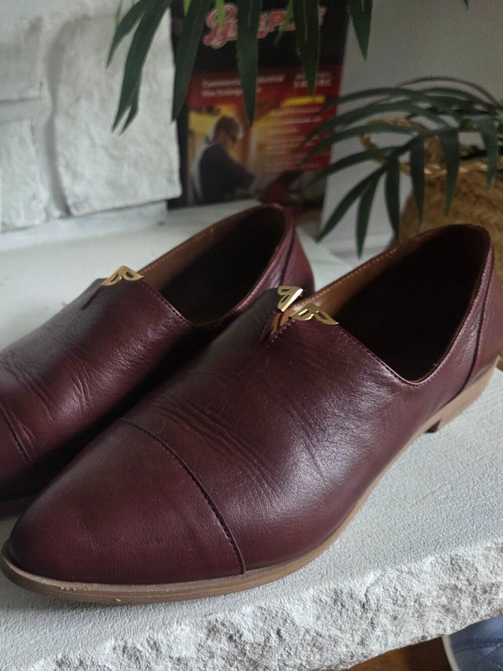 Bueno Burgundy Leather Pointed-Toe Flats